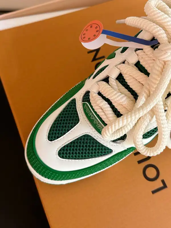 LOUIS VUITTON SNEAKERS