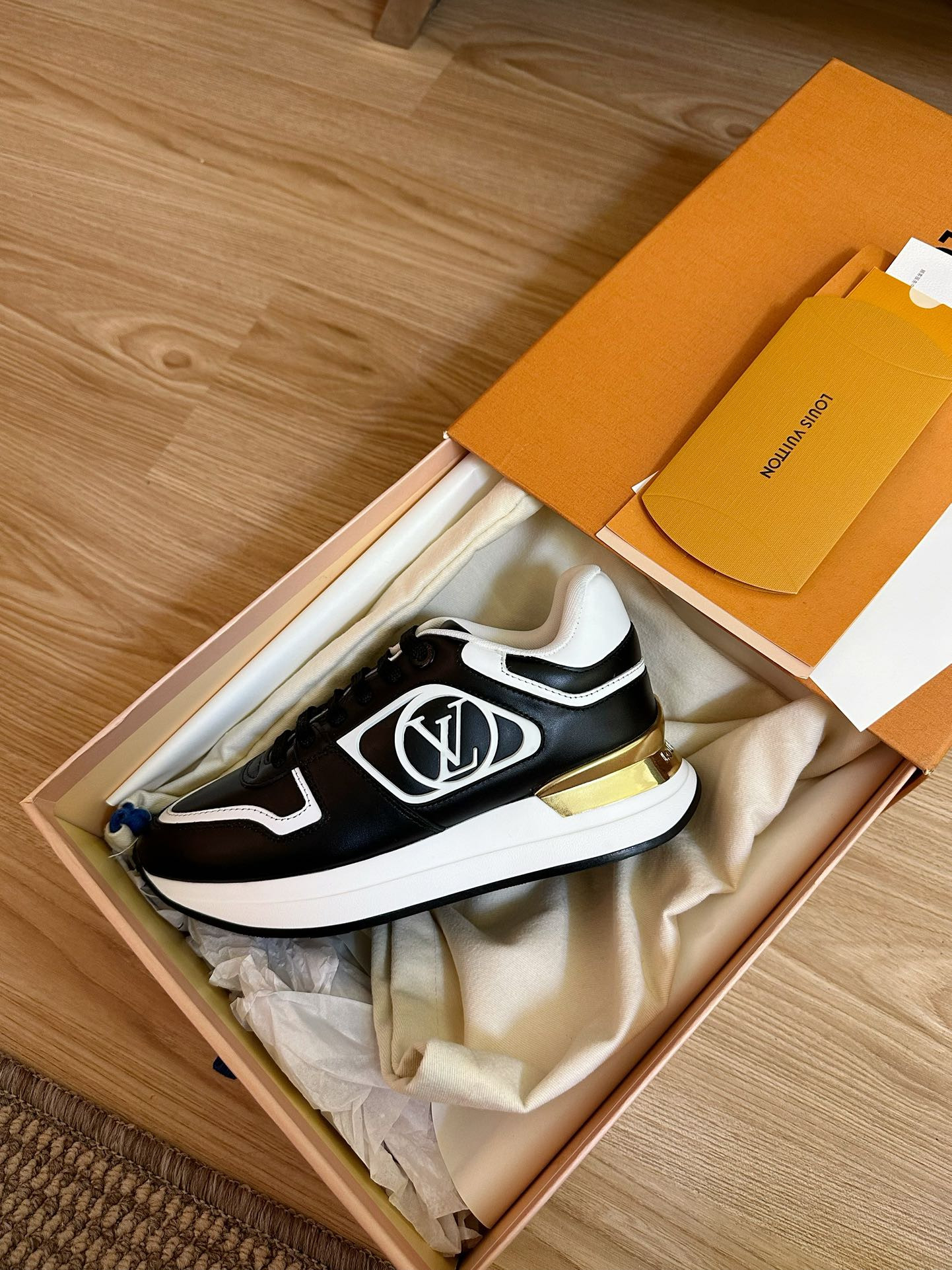 HOT SALE LOUIS VUITTON SNEAKERS