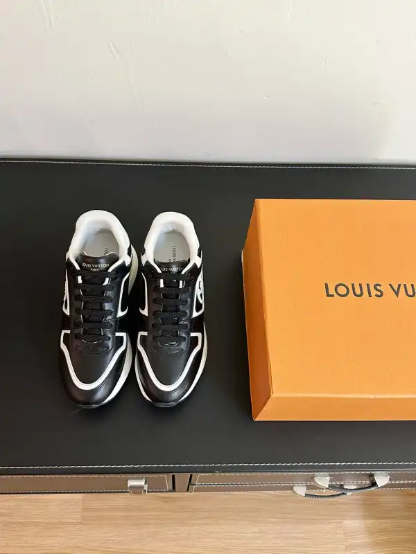 First bag ru LOUIS VUITTON SNEAKERS