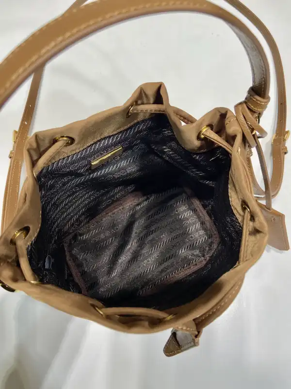 Bagsoffer Prada Bucket Bag-15.5*19.5*10CM