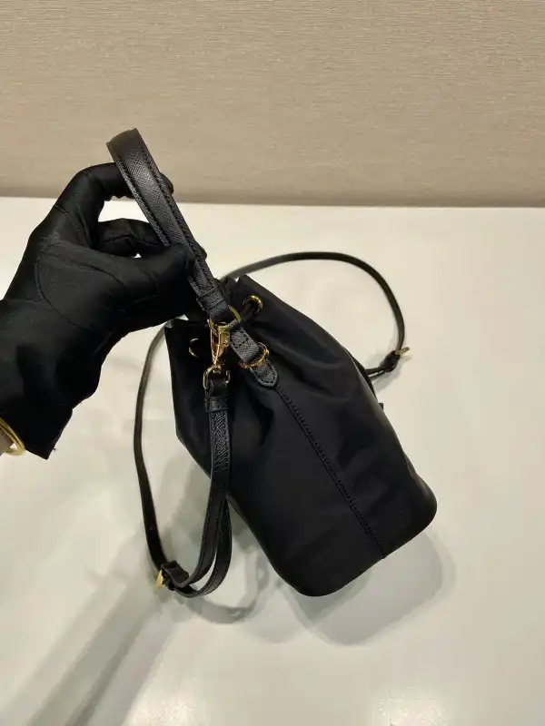 Yupoo bagsoffer Prada Bucket Bag-15.5*19.5*10CM