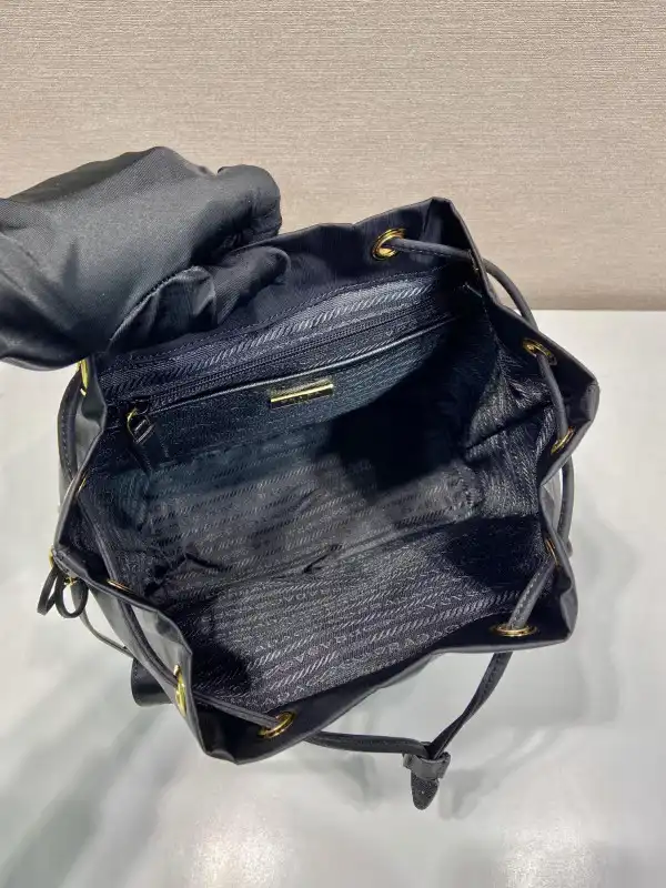 First bag ru PRADA Re-Nylon Medium Backpack-23.5*28*12CM