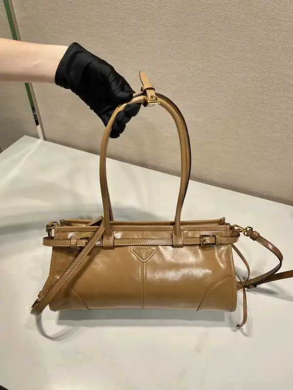 Yupoo bagsoffer Prada Medium leather handbag