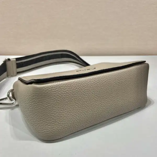 prada Leather shoulder bag-23*18*9CM