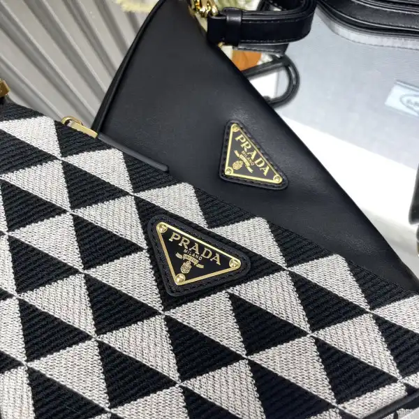 Bagsoffer Prada Triangular sequined pouch-26*16*13CM