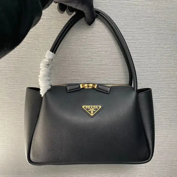 Prada leather handbag-28*18*11CM