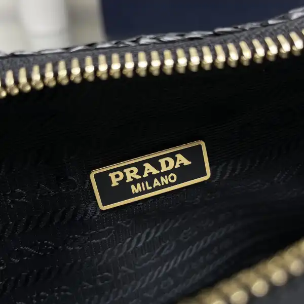 Prada Re-Edition 2005 crochet bag-23*16*7CM