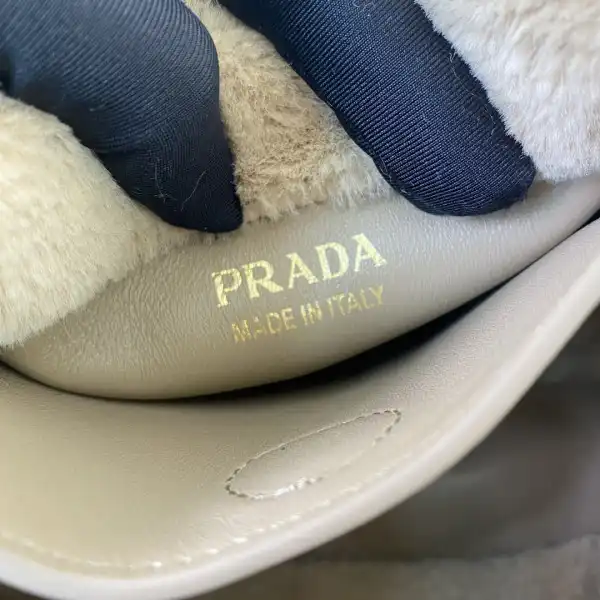 Bagsoffer Prada Woolen Bucket Bag-18*15.5*10CM