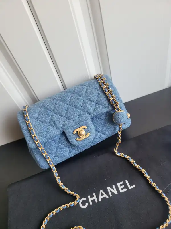 CHANEL FLAP BAG 20CM