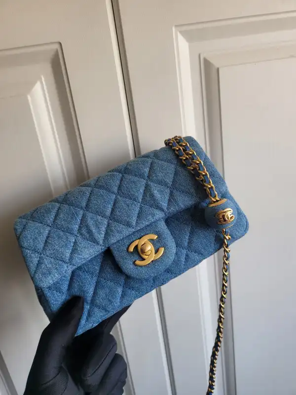 CHANEL FLAP BAG 20CM