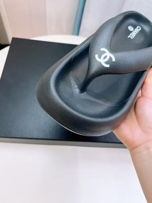 CHANEL SLIDES