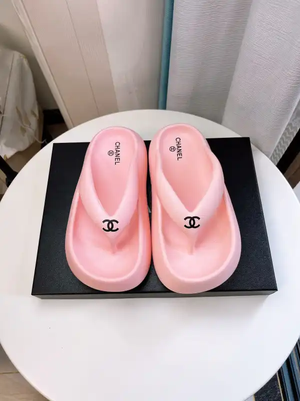 CHANEL SLIDES