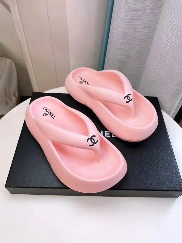 CHANEL SLIDES