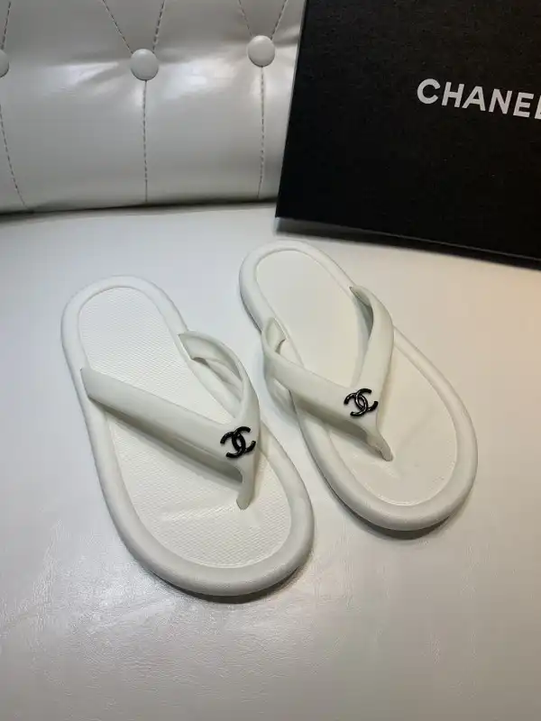 CHANEL SLIDES