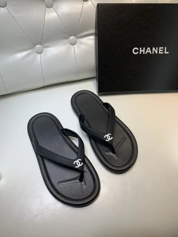 CHANEL SLIDES