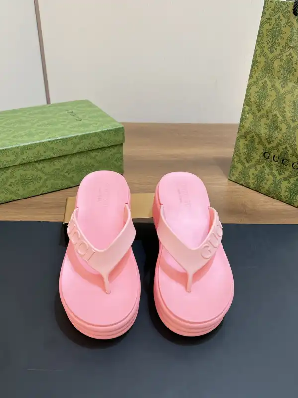 First bag ru GUCCI SLIDE SANDALS