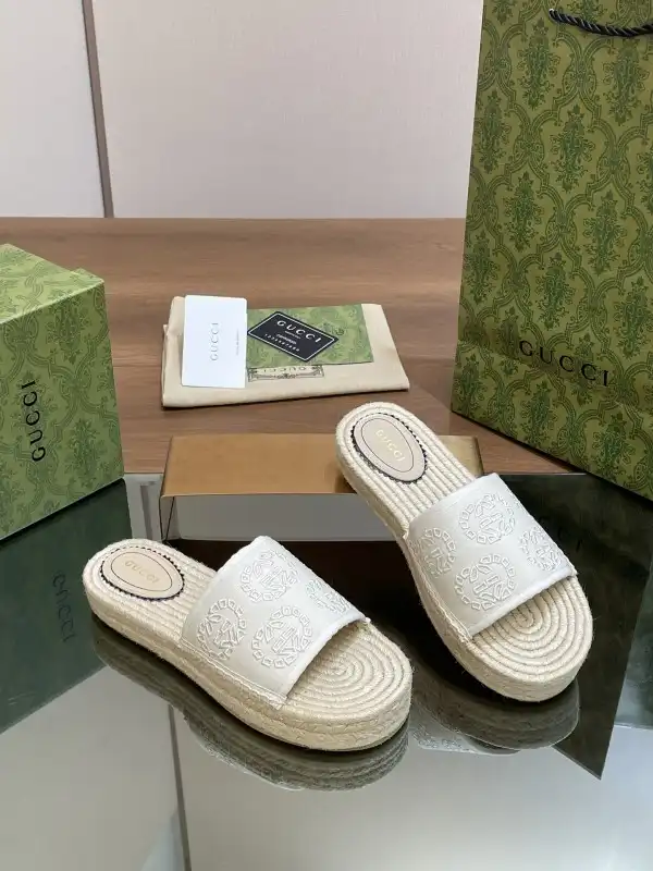 Firstbag Ru GUCCI SLIDE SANDALS