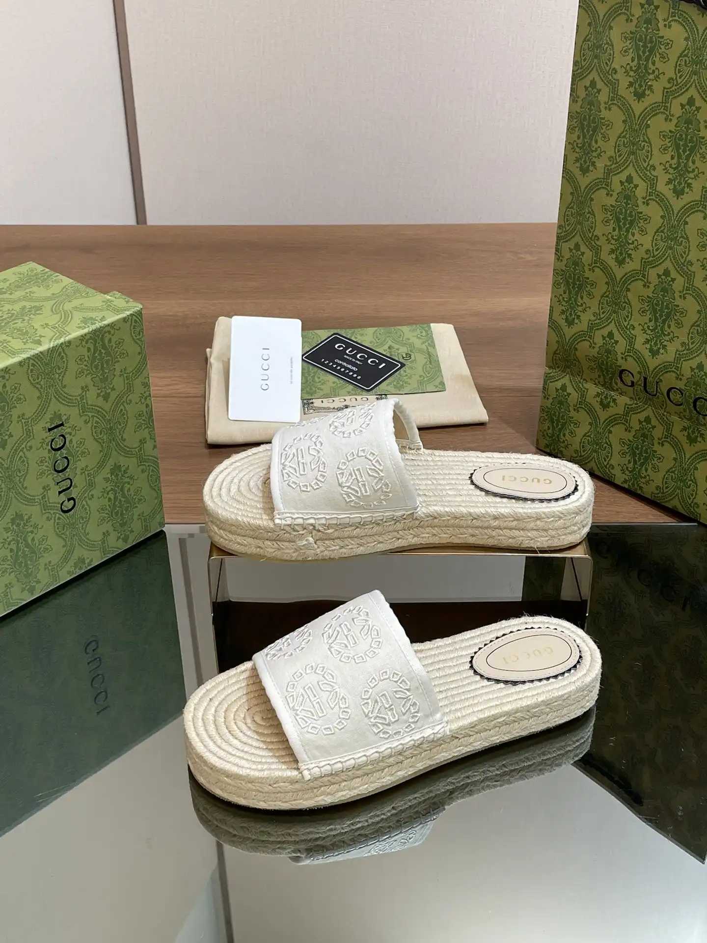 Firstbag Ru GUCCI SLIDE SANDALS