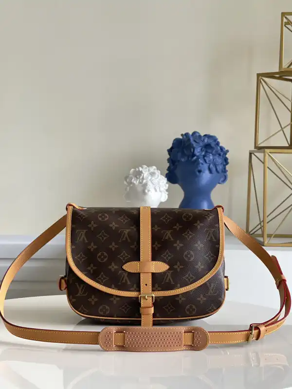 First bag ru LOUIS VUITTON Saumur bag-28*11*20CM