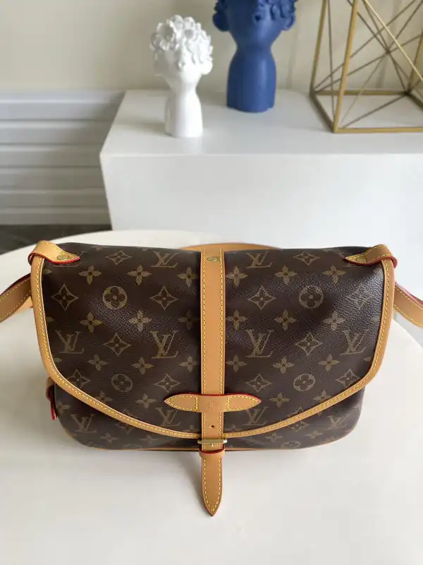 First bag ru LOUIS VUITTON Saumur bag-28*11*20CM