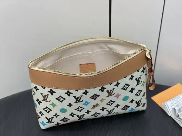 LOUIS VUITTON POCHETTE VOYAGE SOUPLE-32*21*8CM