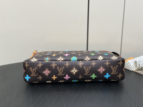 HOT SALE LOUIS VUITTON POCHETTE VOYAGE SOUPLE-32*21*8CM