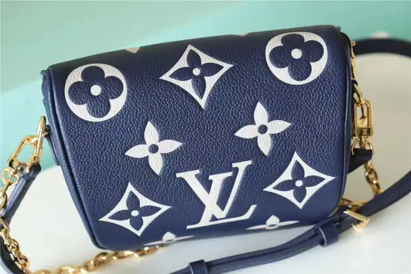 LOUIS VUITTON MINI BUMBAG-17-12-9.5CM