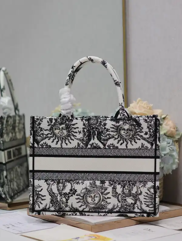 MEDIUM DIRO BOOK TOTE-36*18*28CM