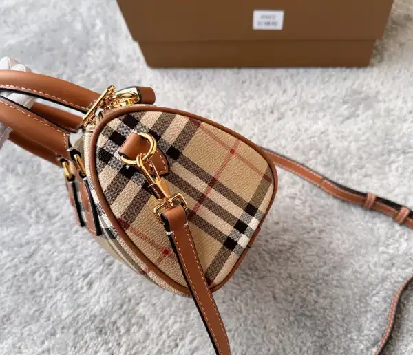 Bagsoffer yupoo BURBERRY Mini Check Bowling Bag-18.5*11*12CM