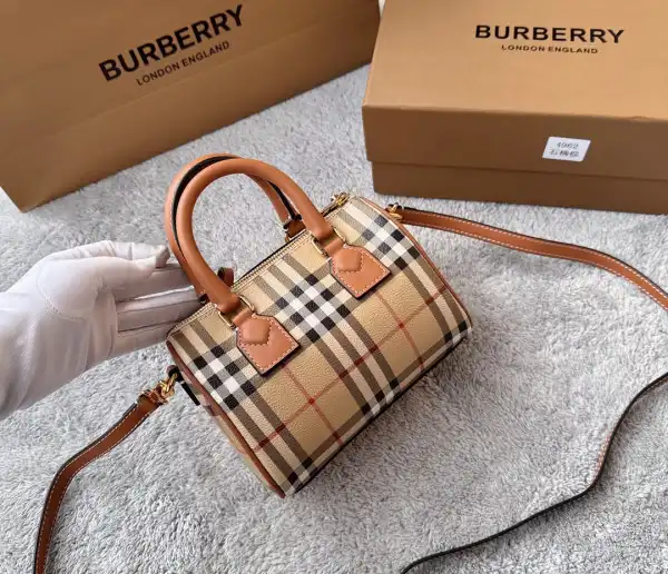 Bagsoffer yupoo BURBERRY Mini Check Bowling Bag-18.5*11*12CM