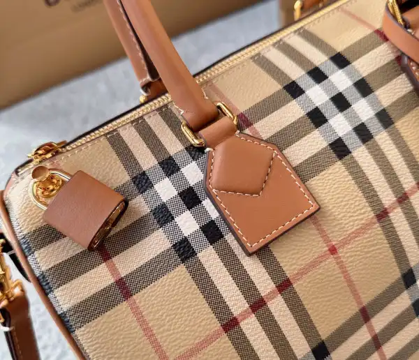 Bagsoffer yupoo BURBERRY Medium Check Bowling Bag-30*15*21CM