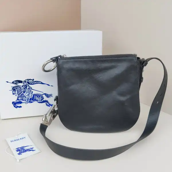 Bagsoffer BURBERRY small Knight Bag-24*8*23cm