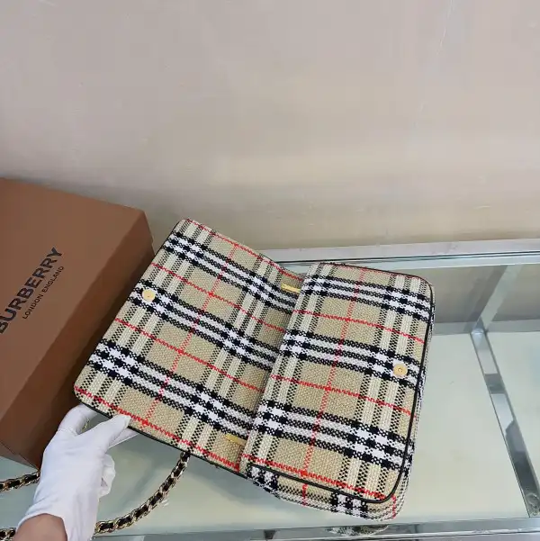 BURBERRY MEDIUM Lola Bag