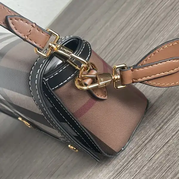 First bag ru BURBERRY Top Handle Note Bag-24*8*14cm