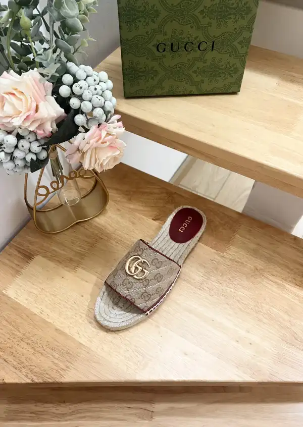 GUCCI SLIDE SANDALS