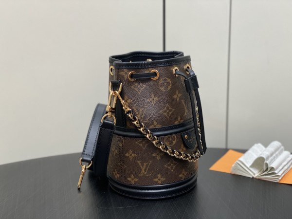 LOUIS VUITTON New Canoe Bag-14*20.5*14CM