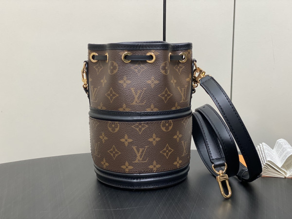 LOUIS VUITTON New Canoe Bag-14*20.5*14CM