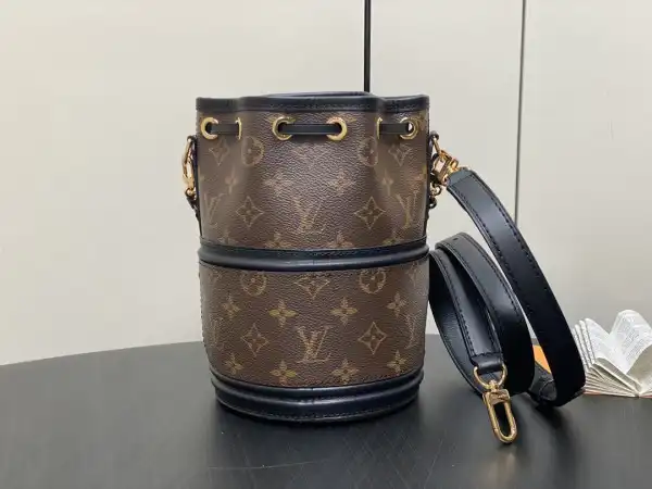 Frstbag ru LOUIS VUITTON New Canoe Bag-14*20.5*14CM