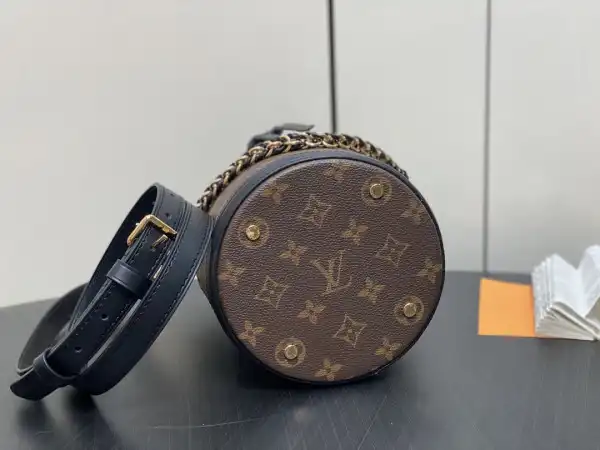 Aaa replica ru LOUIS VUITTON New Canoe Bag-14*20.5*14CM