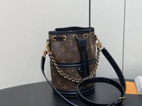 Aaa replica ru LOUIS VUITTON New Canoe Bag-14*20.5*14CM