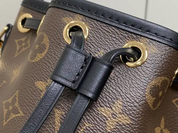 Aaa replica ru LOUIS VUITTON New Canoe Bag-14*20.5*14CM