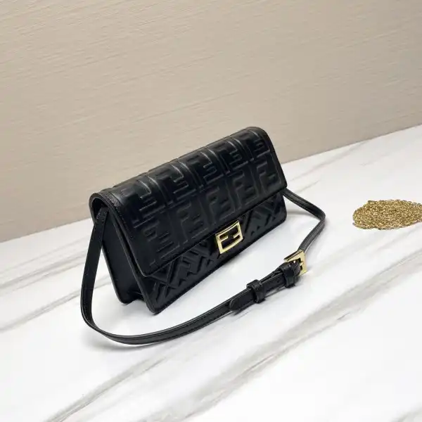 First bag ru FENDI BAGUETTE-21*11.5*5CM