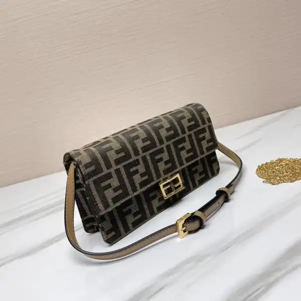 First Bag Ru FENDI BAGUETTE-21*11.5*5CM