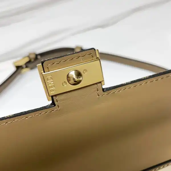 FENDI BAGUETTE-21*11.5*5CM