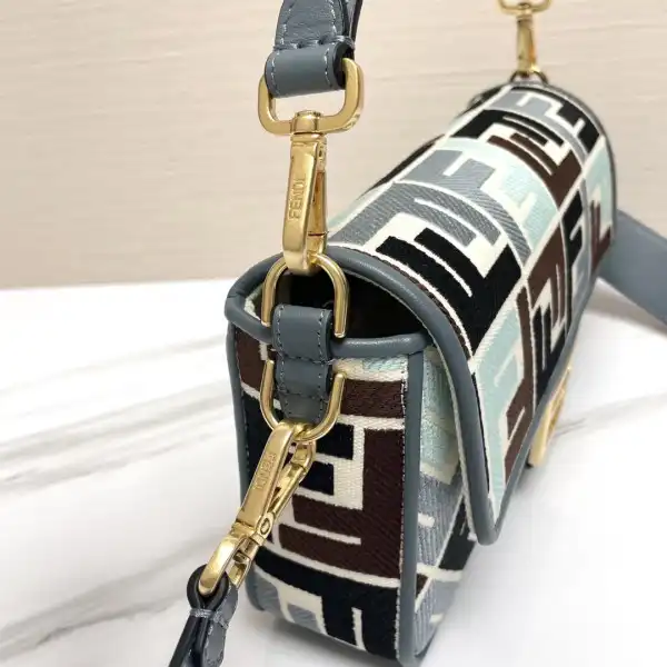 FENDI BAGUETTE-27*6*14CM