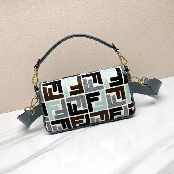 FENDI BAGUETTE-27*6*14CM