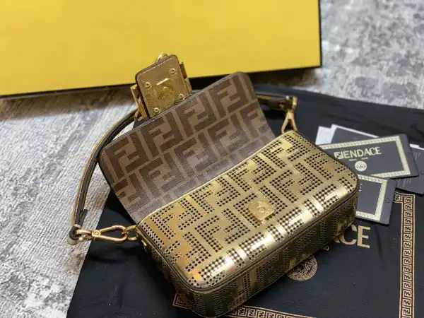 Frstbag ru FENDI BAGUETTE-20*13*5CM