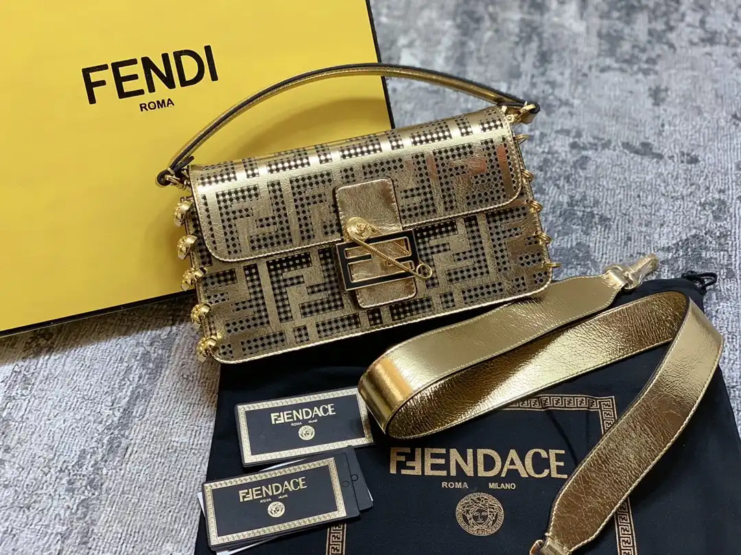 First bag ru FENDI BAGUETTE-28*15*7cm