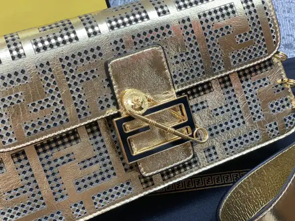 FENDI BAGUETTE-28*15*7cm