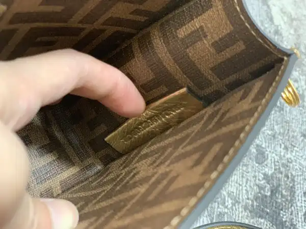 First bag ru FENDI BAGUETTE-28*15*7cm